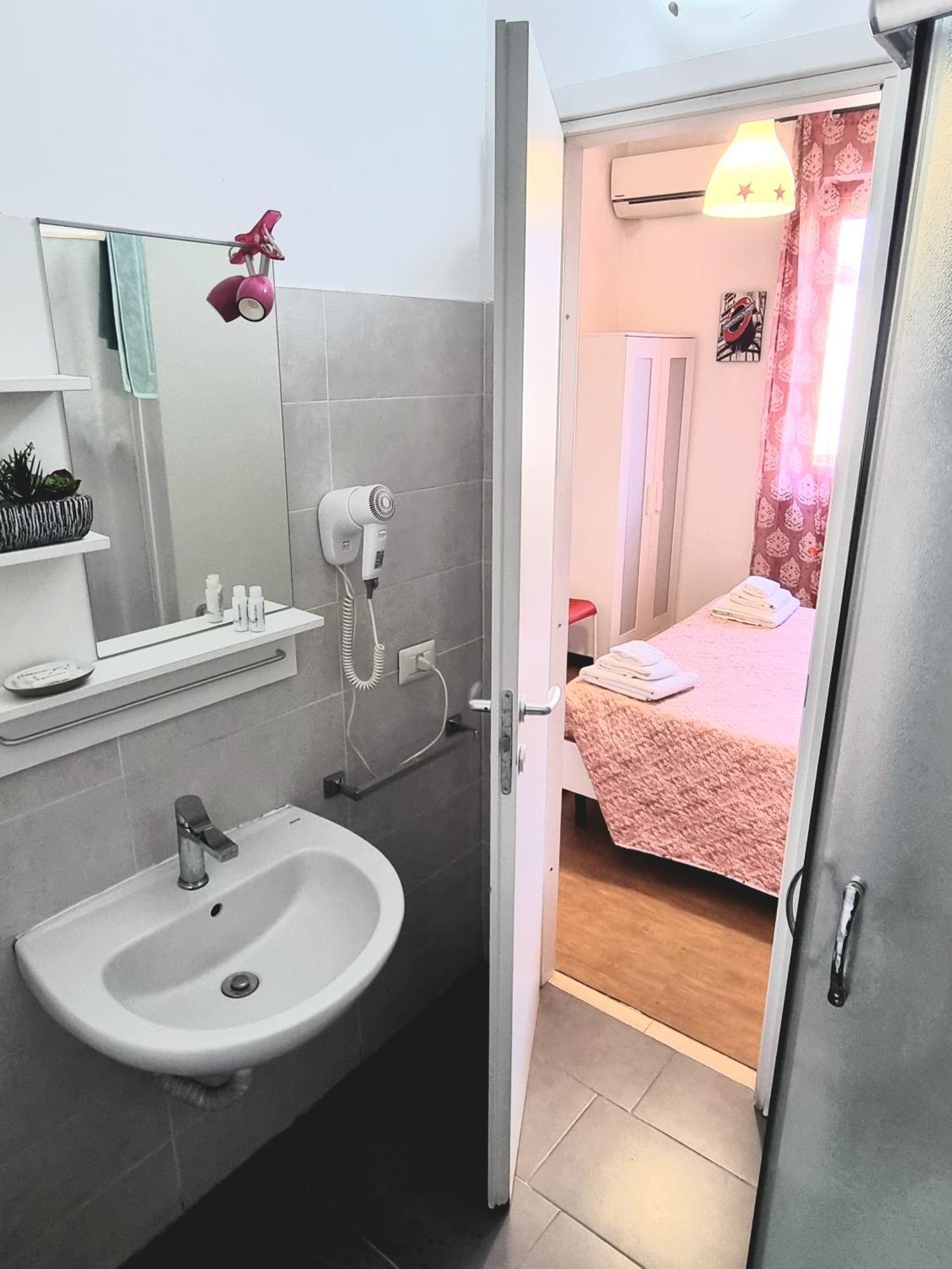 B&B Italo House Opera Rom bilde